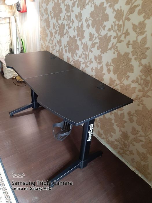 Продам компьютерный стол для геймеров AEROCOOL ACD-160