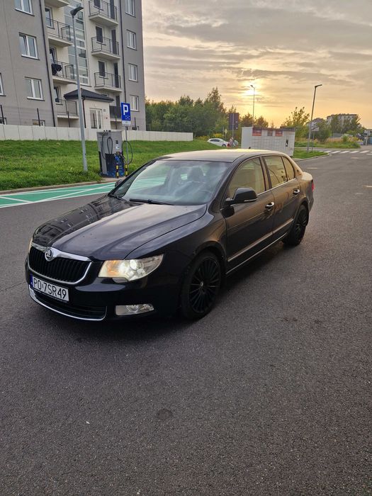samochód skoda superb