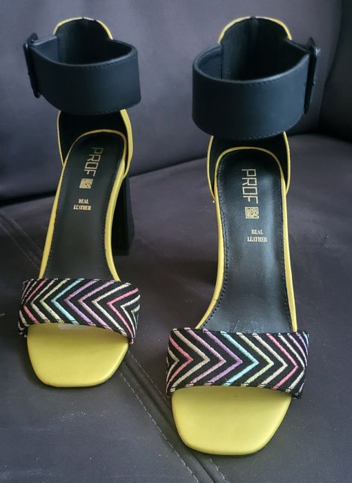 Sapatos Prof - Tamanho 37