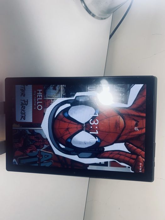 Mega Pack Gaming & Tecnologia (Comando PS4, Teclados, Jogos e Acessórios)e tem tambem um tablet otimo pra ver videos !!!Especialmente pra criancas
