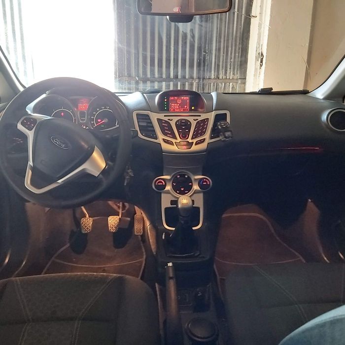 Fiesta 1600tdci  vendo/troco