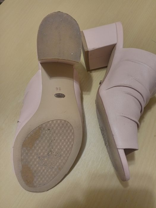 Шлепанцы розового цвета