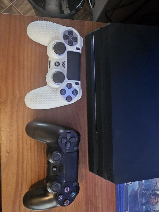 Продам ps4 pro 1Tb 7216, 2 джойстика коробка play station 4 pro