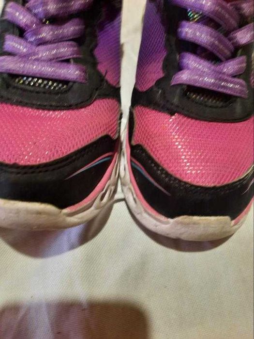 Кросівки skechers на липучці  35 розмір 22 см устілка