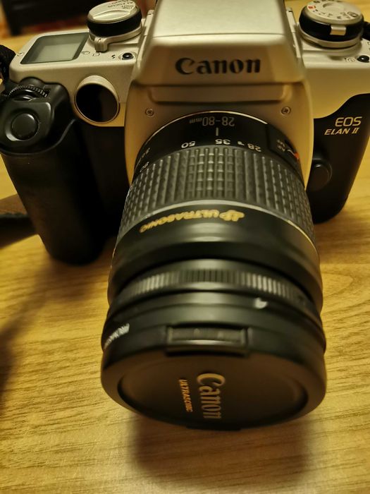 Lustrzanka analogowa Canon EOS elanII.