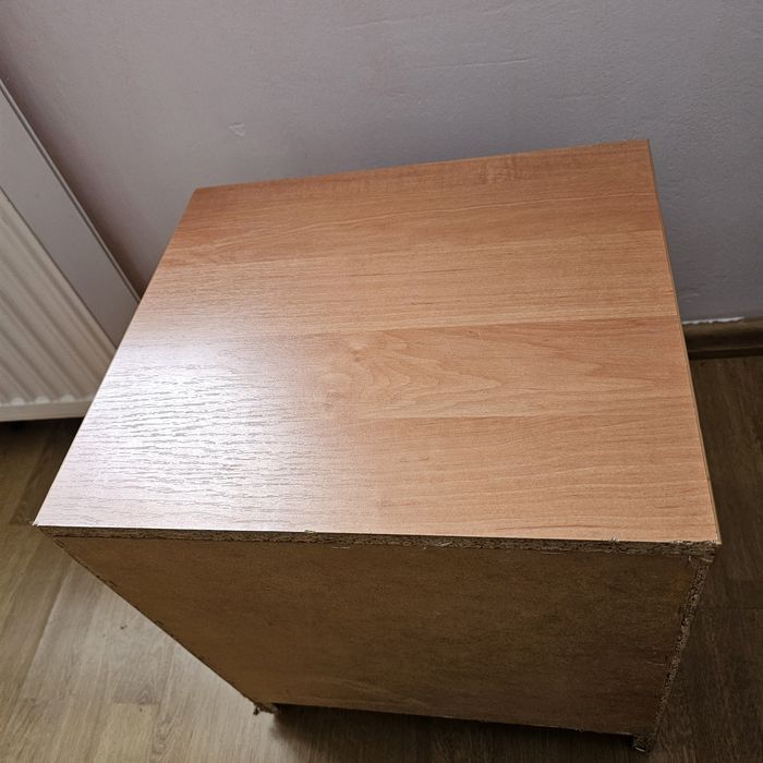 Stolik nocny drewniany