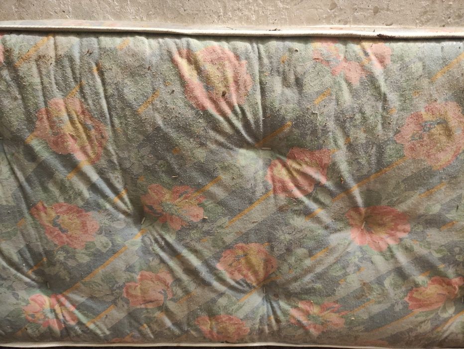 Продам матрас пружинний и ватяний