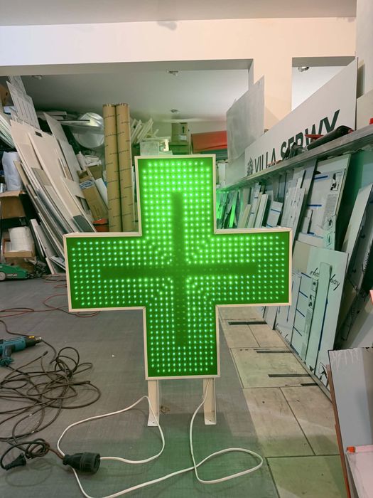 Krzyż apteczny LED