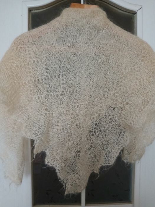 Продам ажурну хустку пухову