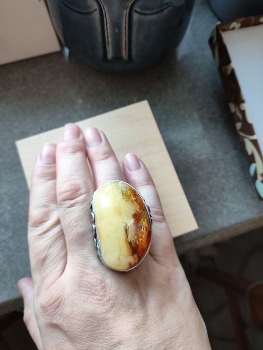 Srebrny pierścionek z bursztynem srebro pierścień artystyczny