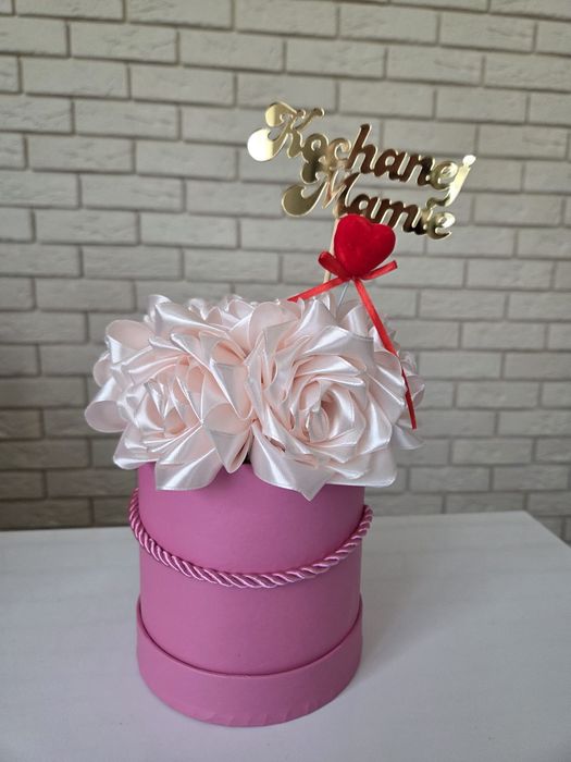 Flower Box „Kochanej Mamie”  Pudrowe róże handmade | Elegancki prezent dla mamy