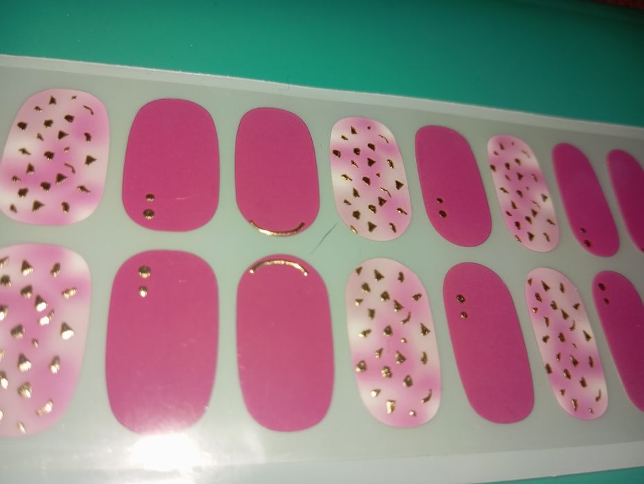 Naklejki na paznokcie