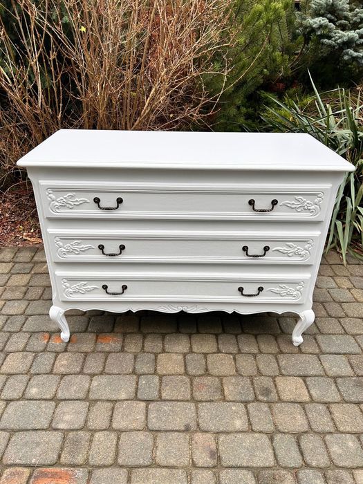 Komoda biała ludwikowska po renowacji Ludwik XV gięte nóżki