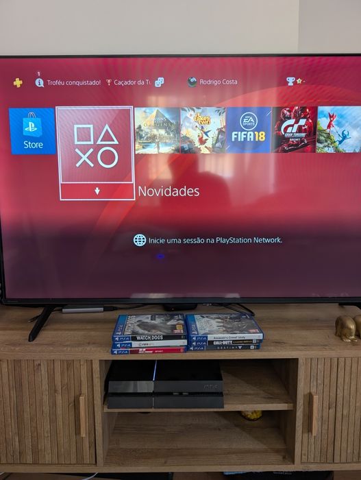 PS4 500 GB com 2 comandos + 6 jogos (como novo)
