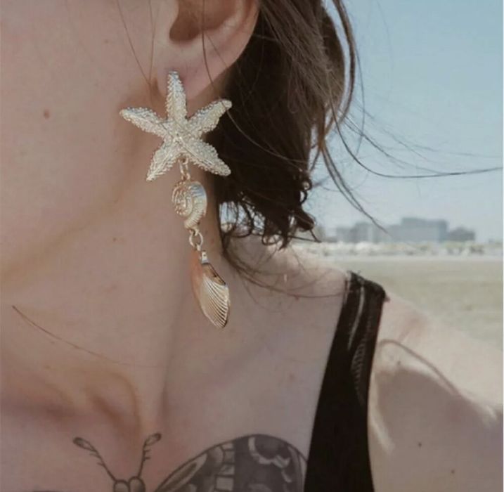 Brincos Assimétricos Estrela do Mar e Concha Dourados