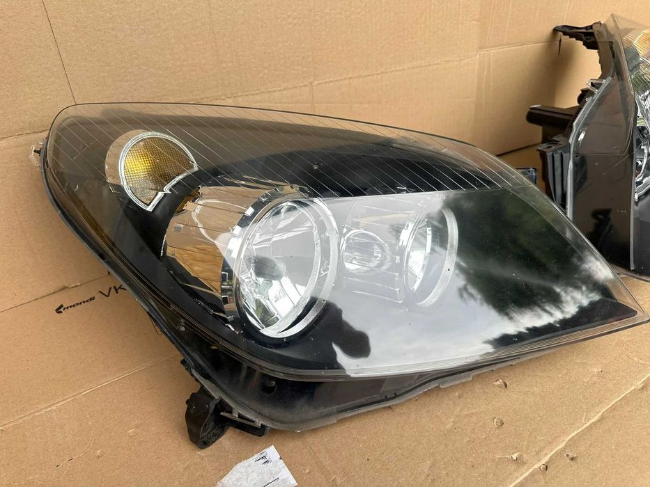 Opel Astra H III 3 04- Lampa prawa przednia przód cala orginał
