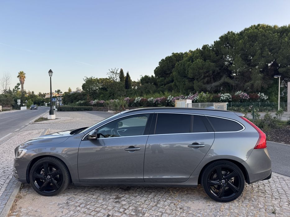 Volvo  V60 R-Design