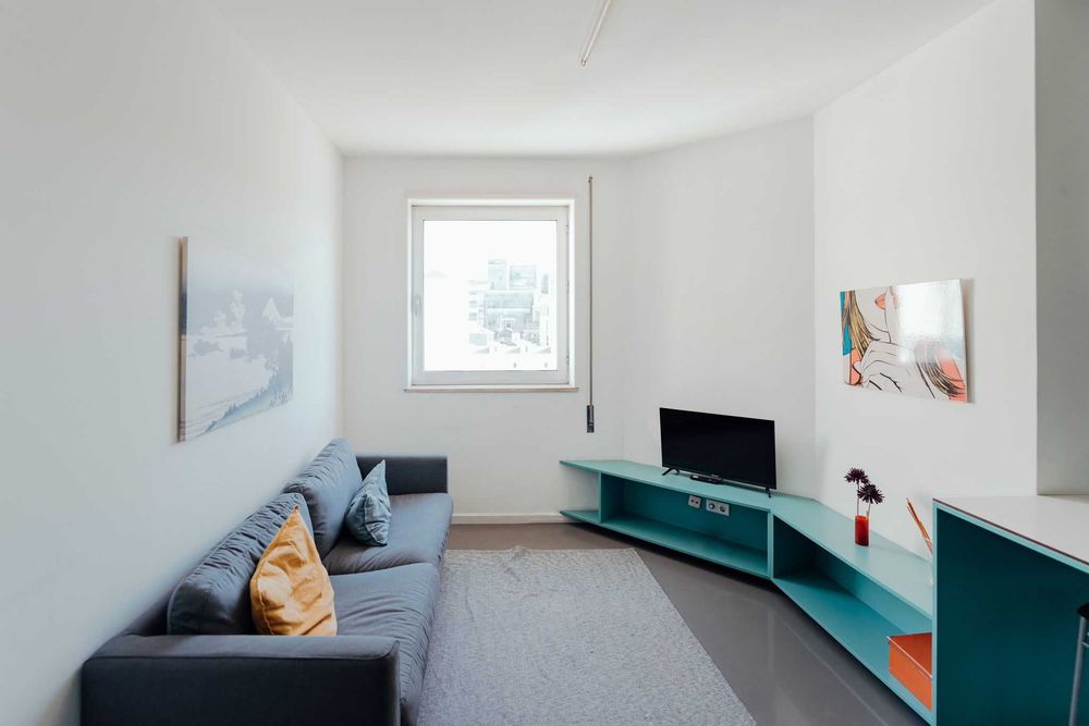 Apartamento T1 renovado junto ao Metro da Trindade
