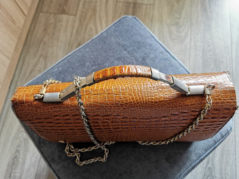 Skórzana torebka na łańcuszku