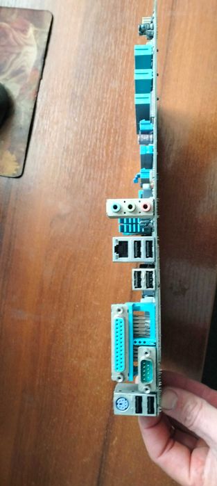 Материнська плата ASUS M4A77T