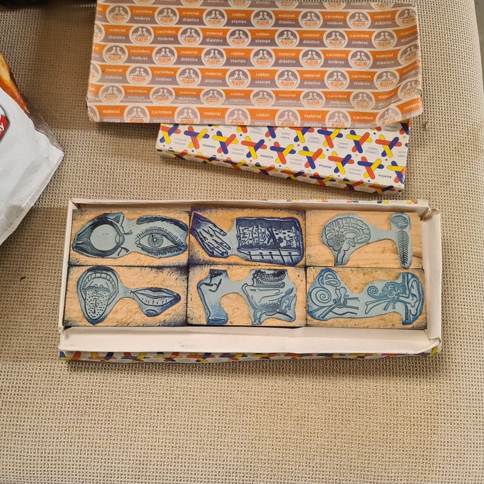 Caixas com carimbos didácticos   vinteig  ler descrição