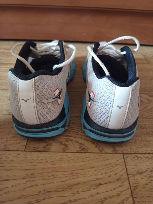 Mizuno кроссовки бу 26 стелька
