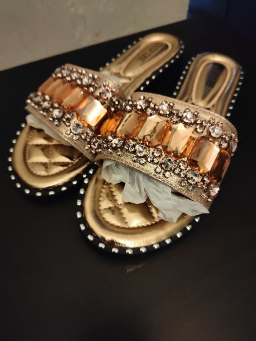 Nowe eleganckie klapki damskie rozmiar 39