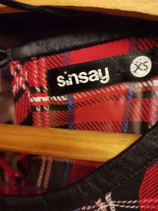 T-shirt w kratę Sinsay