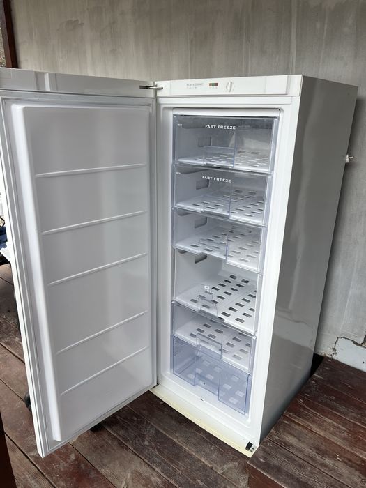 Продам морозильну камеру Snaige