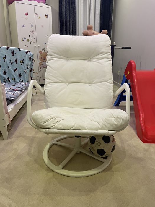 Fotel obrotowy do karmienia