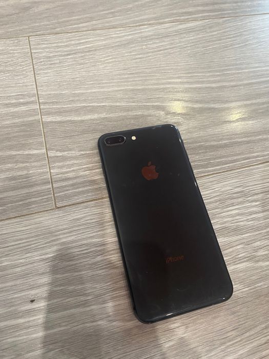 iPhon 8+ на запчастини заблокований