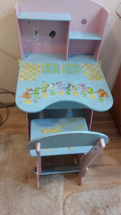 Парта дитяча зі стільчиком