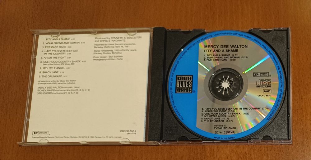 CDs Mercy Dee Walton, Abba, Michael Jackson e Jazz Ladies.