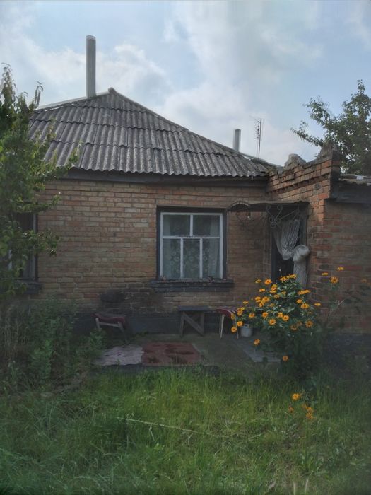 Продам пів будинку