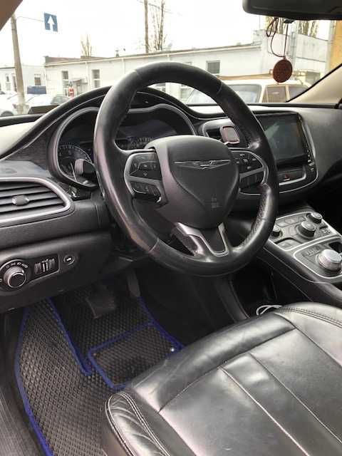 Chrysler 200 (2015) – Стильний седан у гарному стані + гума Michelin!