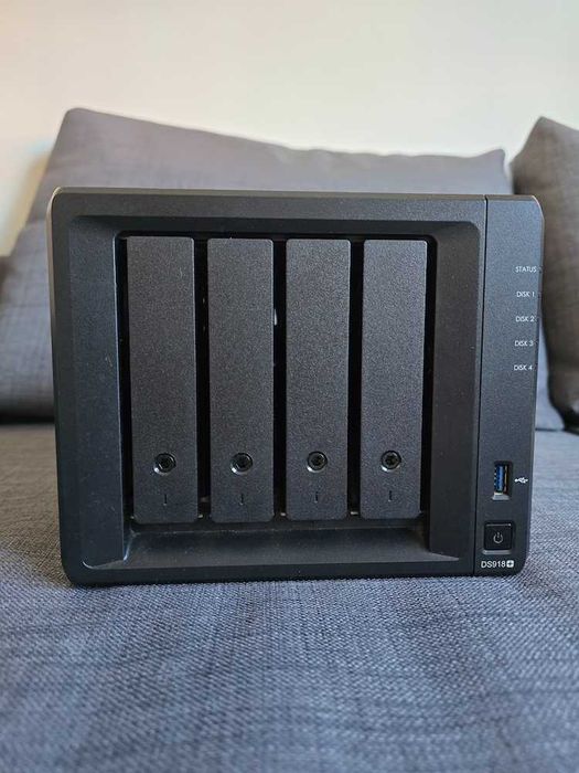 synology ds918+ NAS