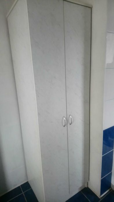 Шафи офісні стелажі