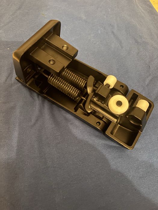Dobradiça porta lateral Mercedes MB100