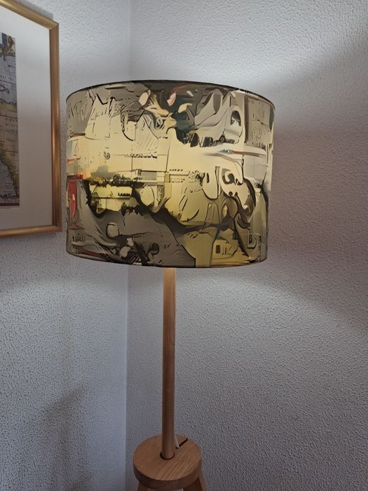 Candeeiro de pé – 15€