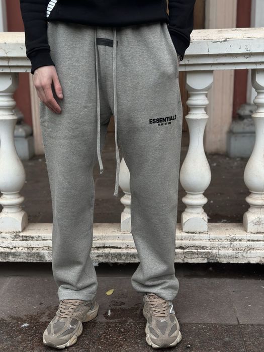 Штаны есентиалс серые мужские штаны  essentials серые спортинвые весна