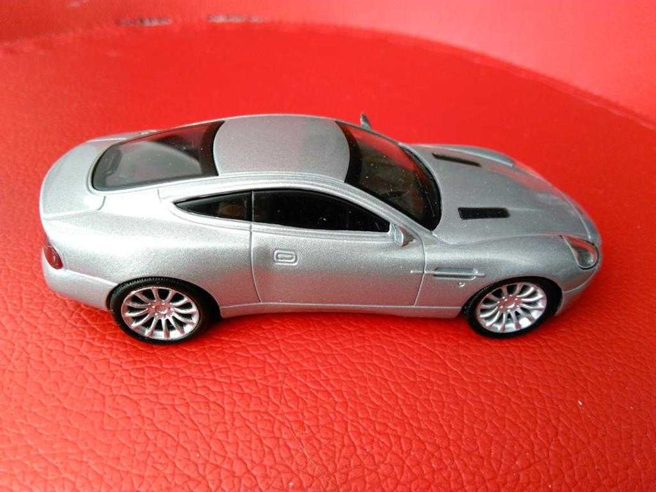 Aston Martin v12 vanquish  deagostini