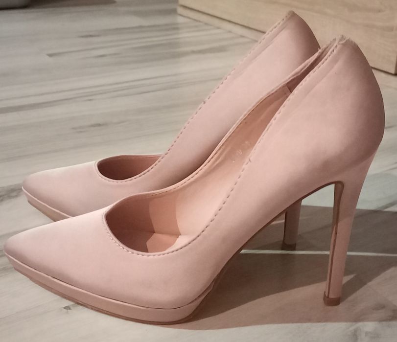 Nowe szpilki satyna