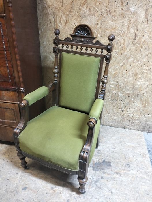 Stary fotel eklektyczny