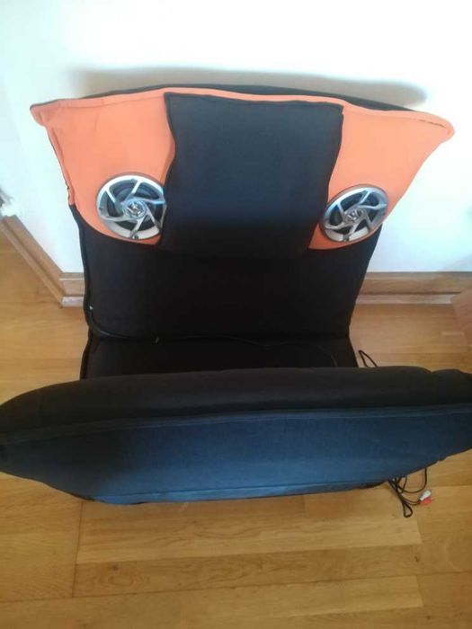 Cadeira/sofá portátil com colunas