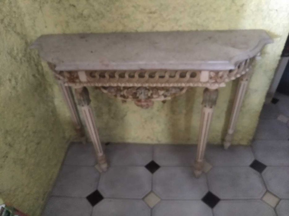 mesa e espelho de hall de entrada