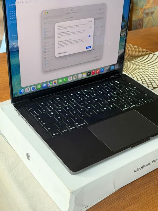Macbook m5 pro 16 GB gwarancja pudełko