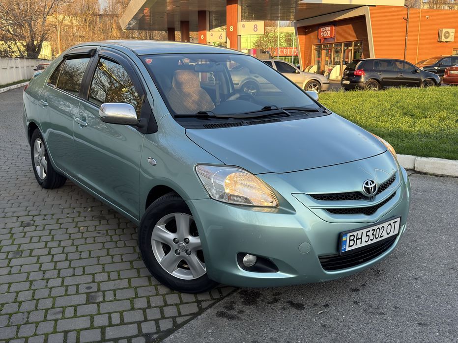 Продам Тоёту Ярис на автомате!