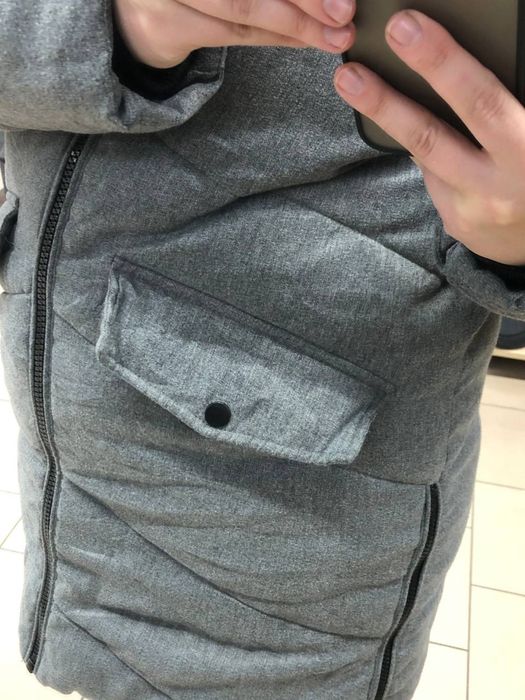 Жіноча куртка сірого кольору