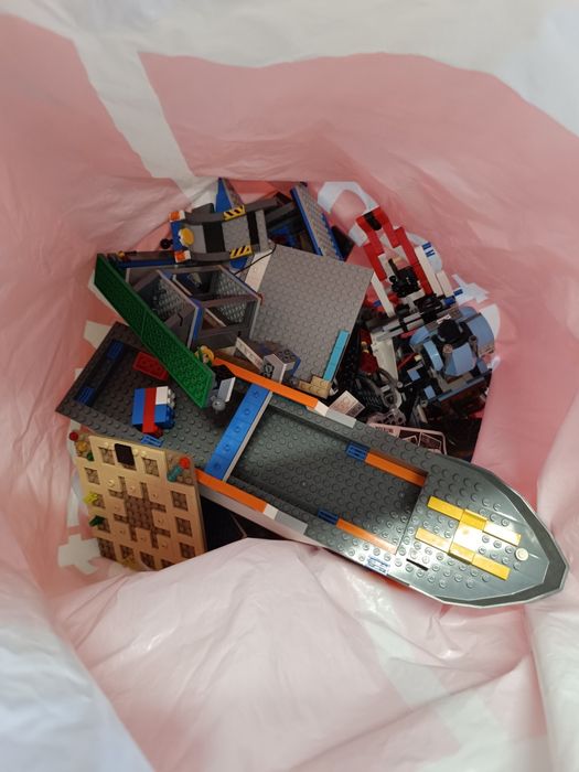 Lote LEGO 3.2kg - Barco Guarda Costeira + Jurassic Park + Star Wars