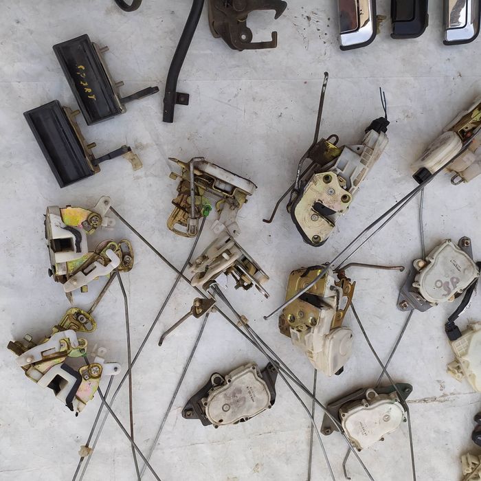 Замок  ручка дверей Mitsubishi Pajero Sport 1998-08